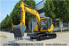 寶鼎小型履帶挖掘機械