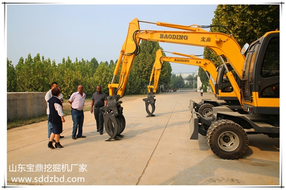 山東寶鼎挖掘機(jī)廠家小型挖掘機(jī)械產(chǎn)品