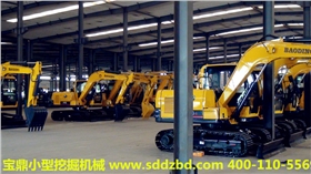 寶鼎小型挖掘機械