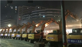 寶鼎小型挖掘機工作狀態(tài)