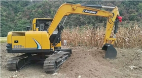 小型挖掘機
