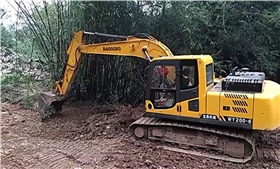 國產(chǎn)小型挖掘機(jī)