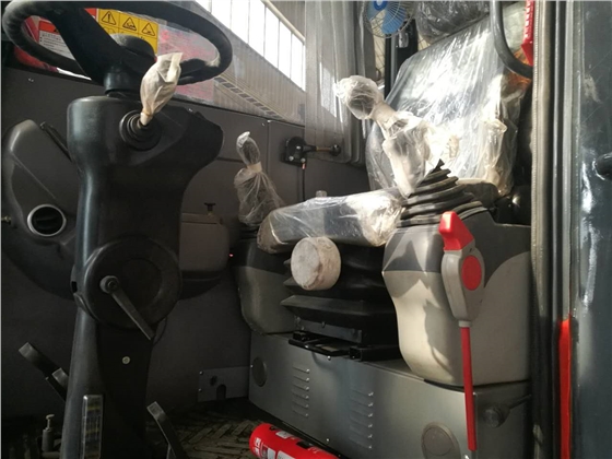 寶鼎95輪式挖掘機產品