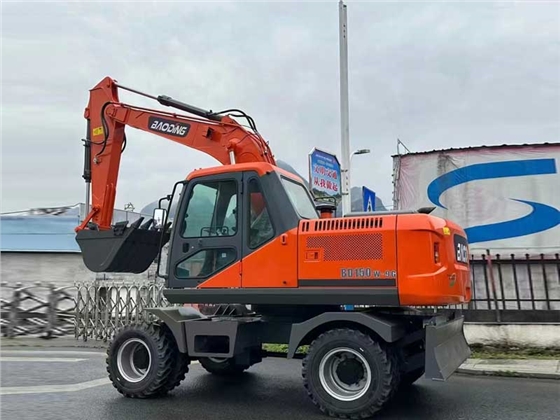 寶鼎挖掘機.jpg