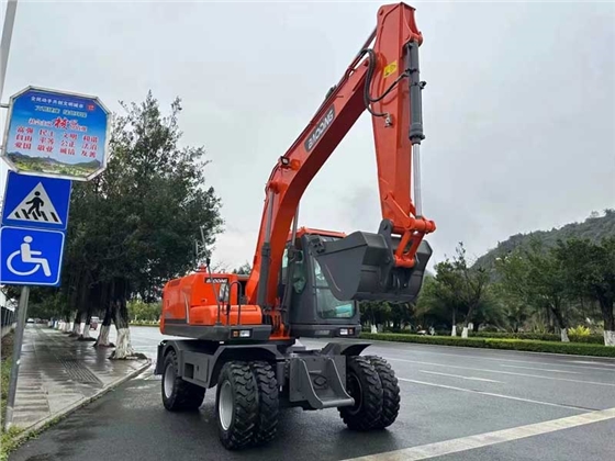 輪式挖掘機.jpg