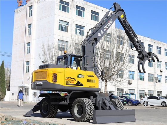 125plus抓木機.jpg 125plus抓木機.jpg