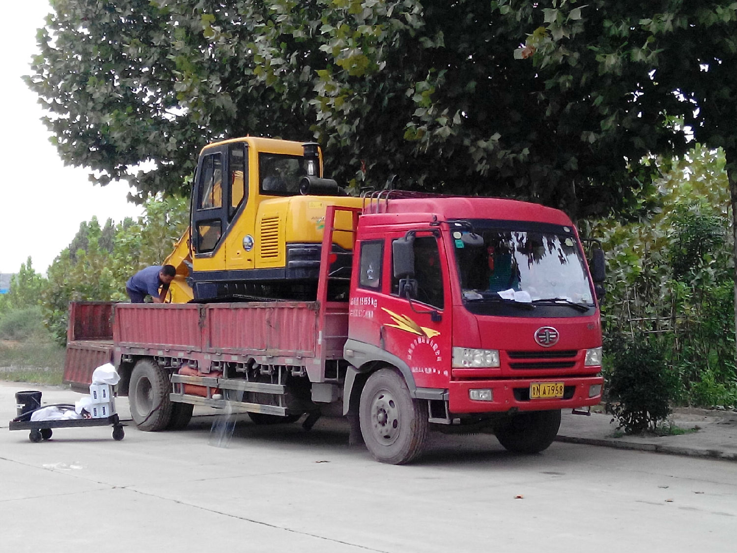 寶鼎小型履帶挖掘機