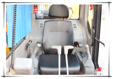 寶鼎小型挖掘機械產(chǎn)品