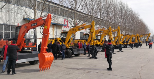 寶鼎小型挖掘機廠家