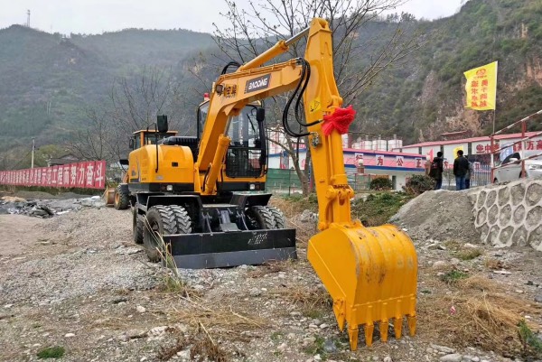 寶鼎輪式挖掘機廠家