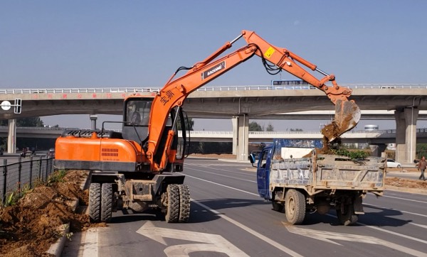 輪式挖掘機(jī)價(jià)格