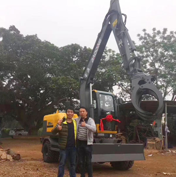 寶鼎輪式挖掘機抓木機.jpg