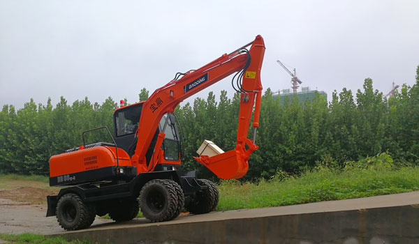 輪式挖掘機(jī)80車(chē)型.jpg