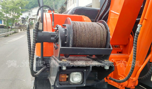 輪式抓木機(jī)卷?yè)P(yáng)機(jī).jpg