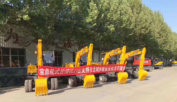 寶鼎輪式挖掘機批量交付.jpg