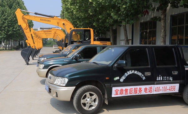 寶鼎輪式挖掘機服務車輛.jpg