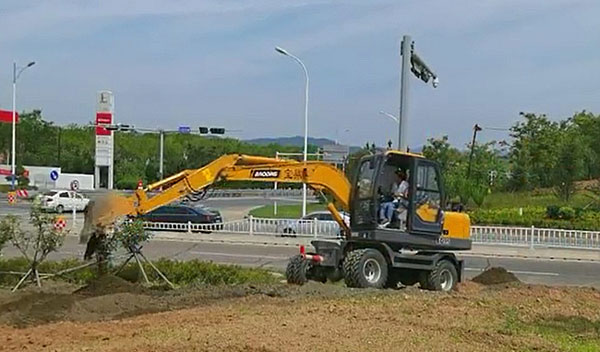 寶鼎80輪式挖掘機.jpg