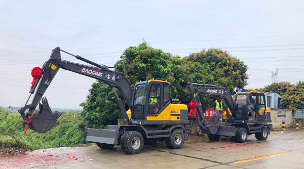 寶鼎輪式挖掘機(jī)95系列車(chē)型.jpg