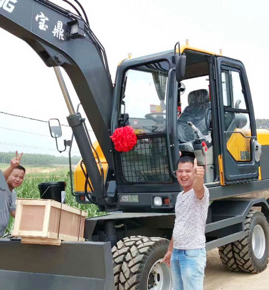 寶鼎95多功能輪式挖掘機.jpg