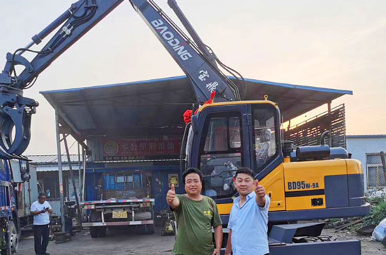 寶鼎多功能輪式挖掘機(jī)用戶.jpg