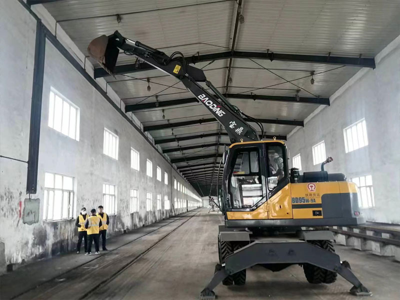 挖掘機(jī)廠家.jpg