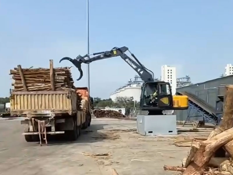 寶鼎固定式電動抓木機，木材廠裝卸工具