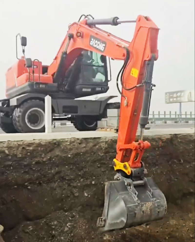 寶鼎150挖掘機(jī).jpg
